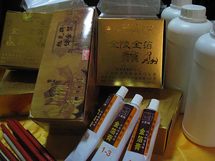 如何给招牌贴金箔