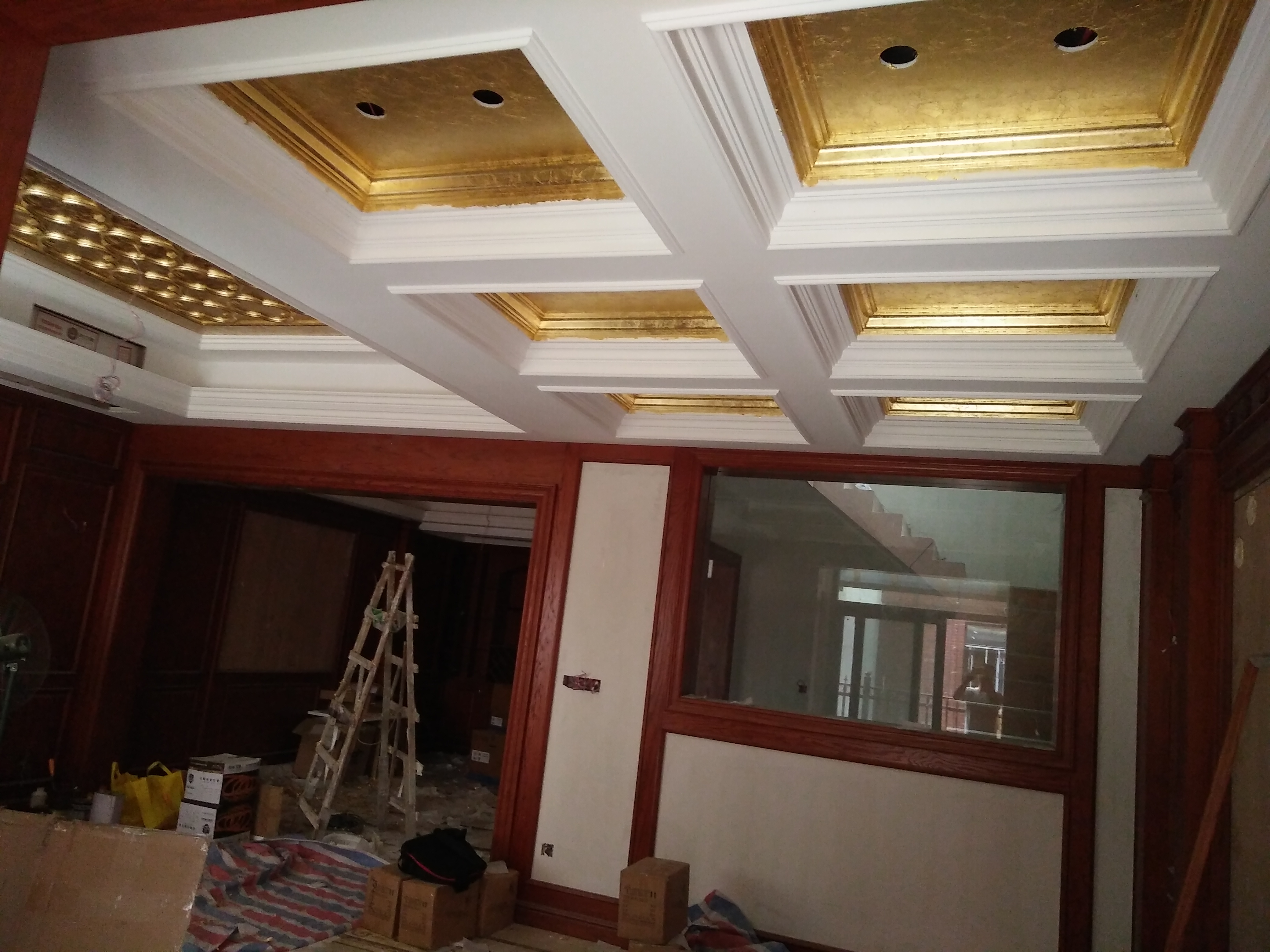 家装贴金使用在现代简约装饰风格中，是疯了还是…