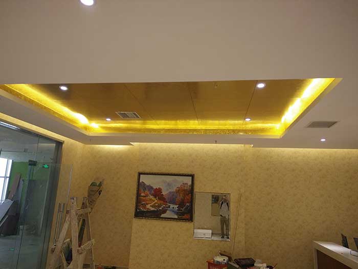 9月份了，你家里还不贴金，家里有矿啊？装修起来咯！